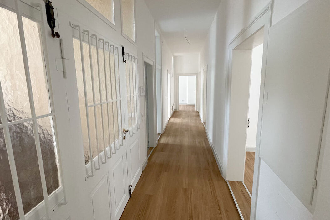 Heller Flur einer Wohnung im Haingebiet